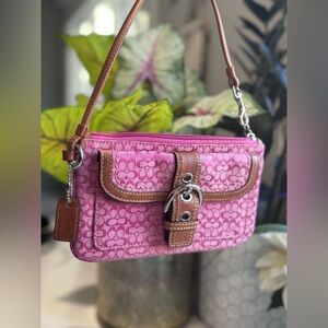 SOLD 🚨Coach Pink💕 Signature Soho Wristlet